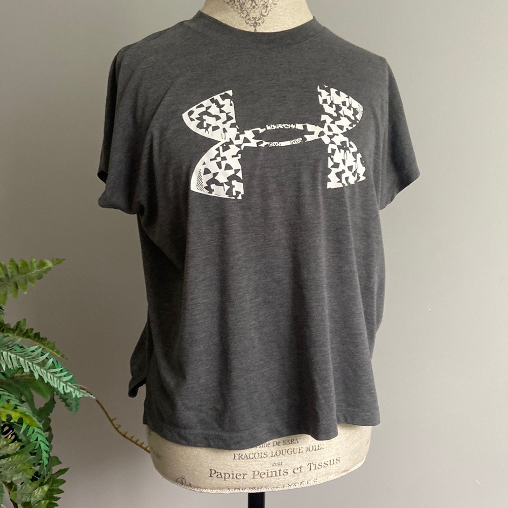 Under Armour Small Loose Short Sleeve Hi Low Athletic Top Shirt Gray White
